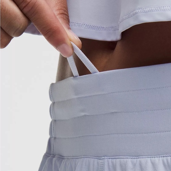 Lululemon
TRENDING
Hotty Hot High-Rise Lined Short 4" - Picture 4 of 5